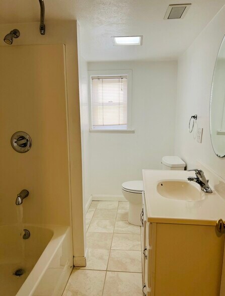 Building Photo - 2071 Clinton Ave