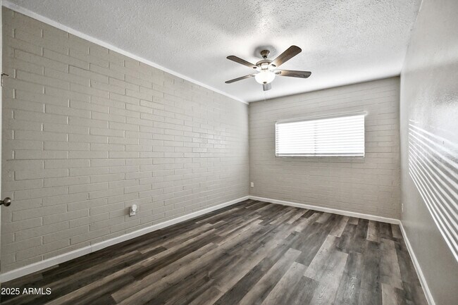 Building Photo - 1518 W Colter St