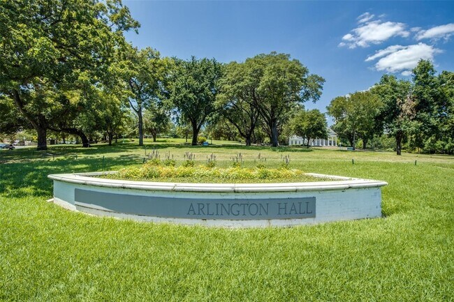 Building Photo - 3225 Turtle Creek Blvd Blvd