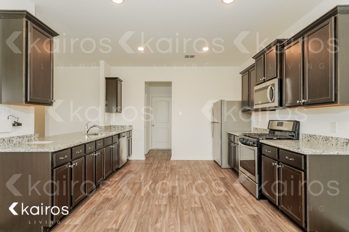 Building Photo - 962 Shady Brk