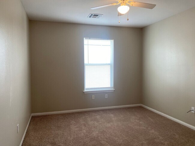Building Photo - 4 BEDROOM, BELTON ISD