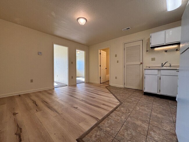 Building Photo - Uptown Apartments