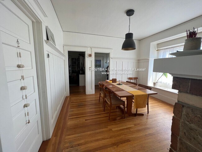 Building Photo - CHARMING 2 BEDROOM /1 BATHROOM HOME W/LOTS...