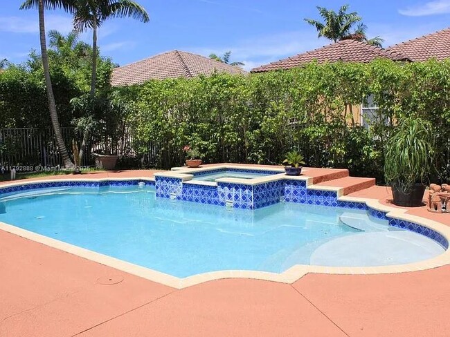 Building Photo - 947 Nandina Dr
