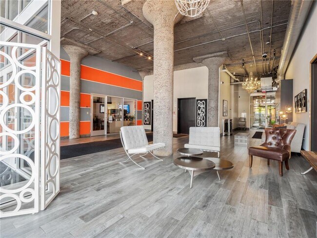 Building Photo - 521 S 7th St