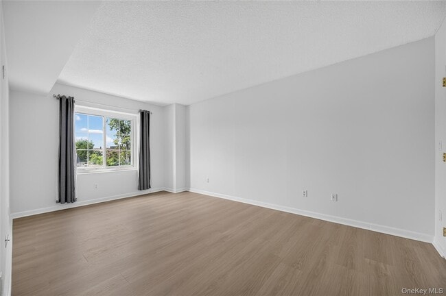 Building Photo - 242 Maple Ave