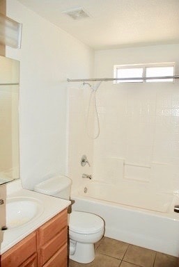 Building Photo - 3 Bedroom Home, garage, fenced yard.