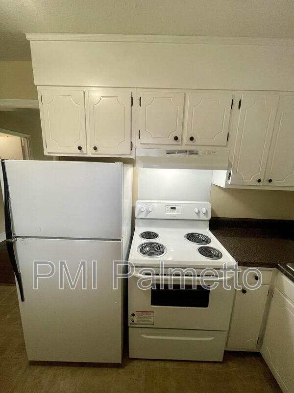 Building Photo - 3209 Wilmot Ave