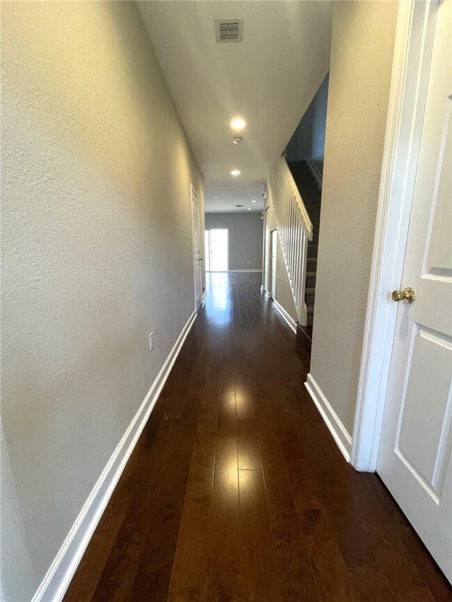 Building Photo - 19 SE 3rd Ave