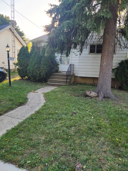 Building Photo - 938 Stocker Ave