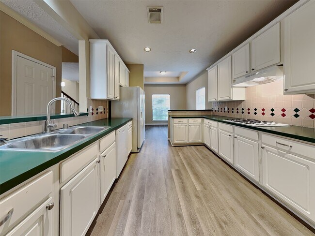 Building Photo - 11911 Lakewood Hills Dr