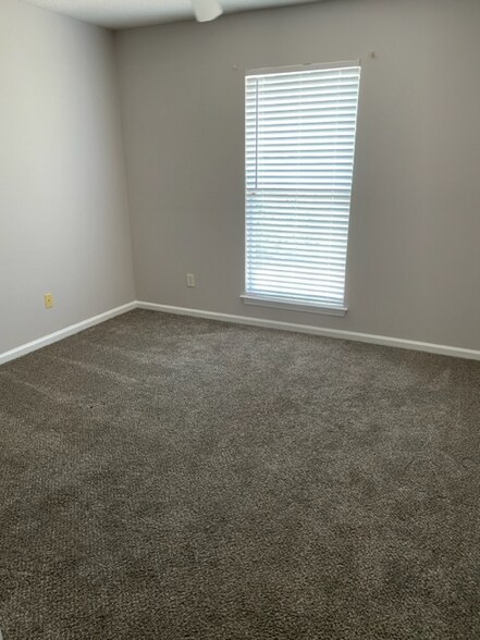 Building Photo - 16 Stoney Hill Rd