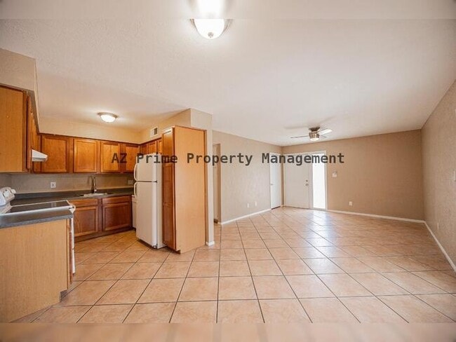 Building Photo - 922 S Acapulco Ln