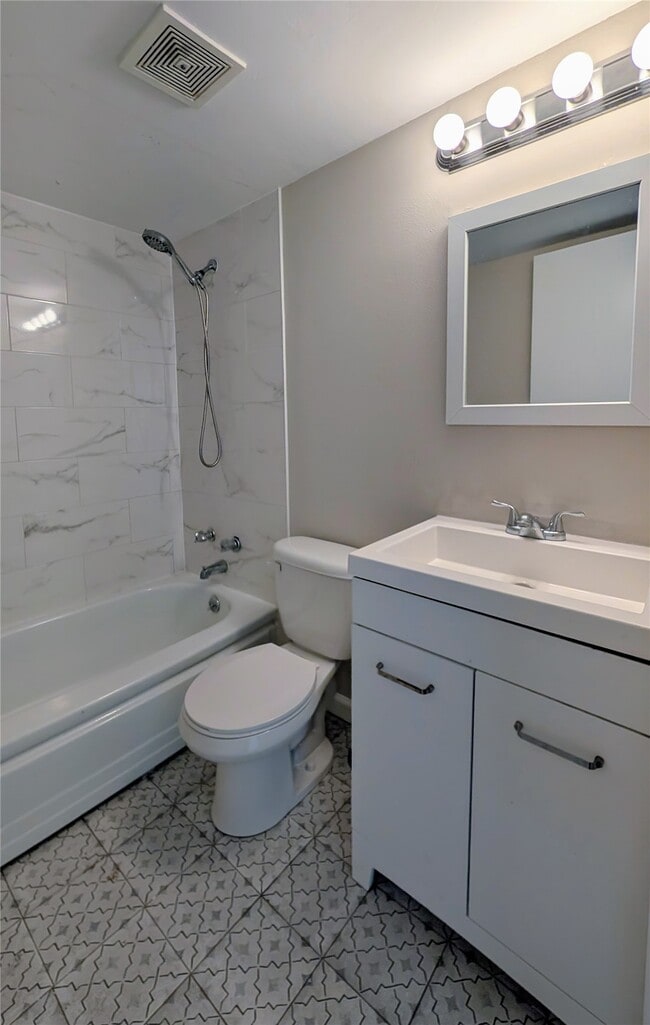 Building Photo - 3356 Clemens Dr