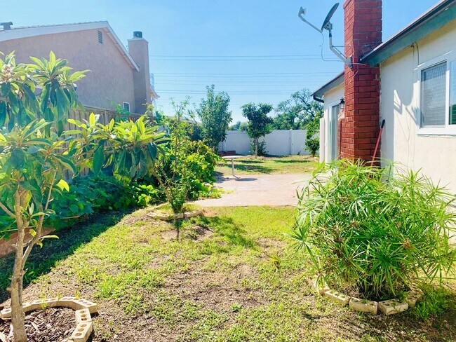 Building Photo - BEAUTIFUL AND SPACIOUS 3BD/2BA SINGLE FAMI...