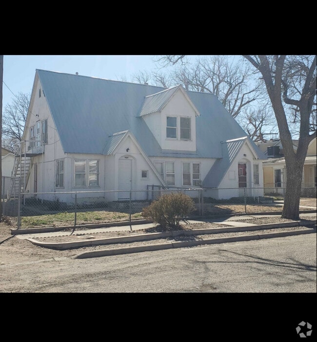 Building Photo - 213 W 4th St