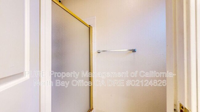 Building Photo - 2070 Pinercrest Dr