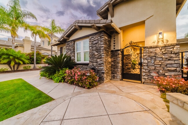 Building Photo - 7337 Corte TOMILLO