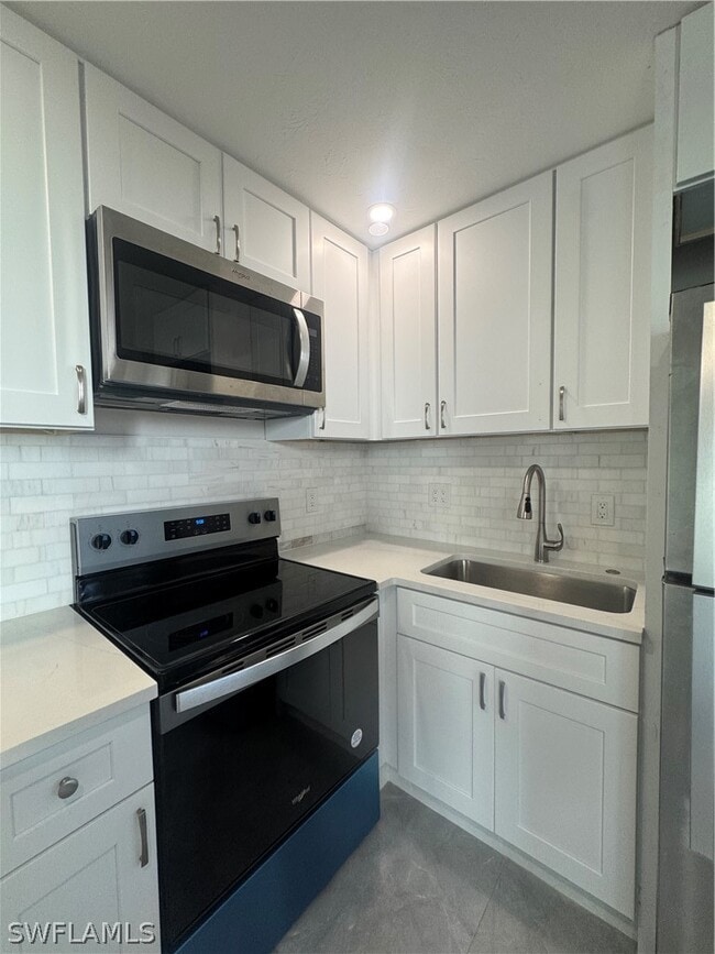 Building Photo - 637 12th Ave S