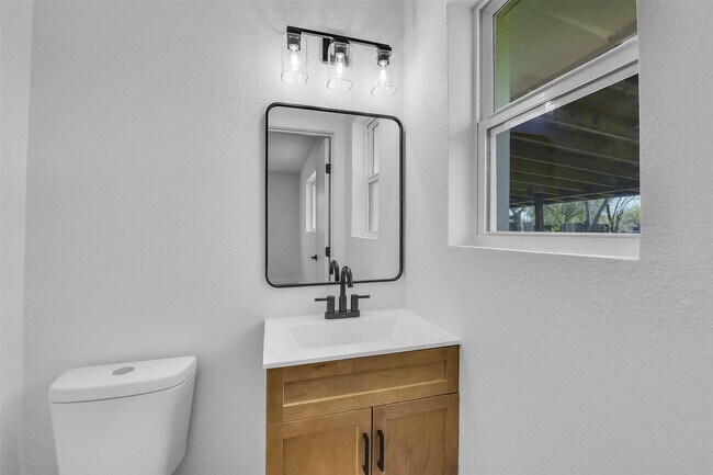 Building Photo - 1913 41st Ave N