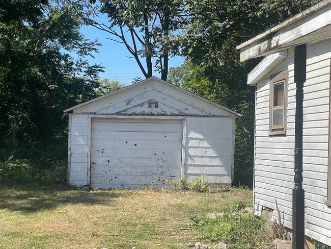 Building Photo - 102 Elmwood Ave