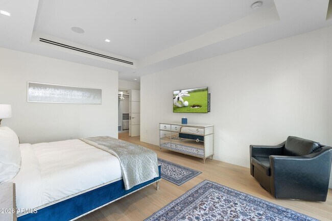 Building Photo - 6587 N Palmeraie Blvd