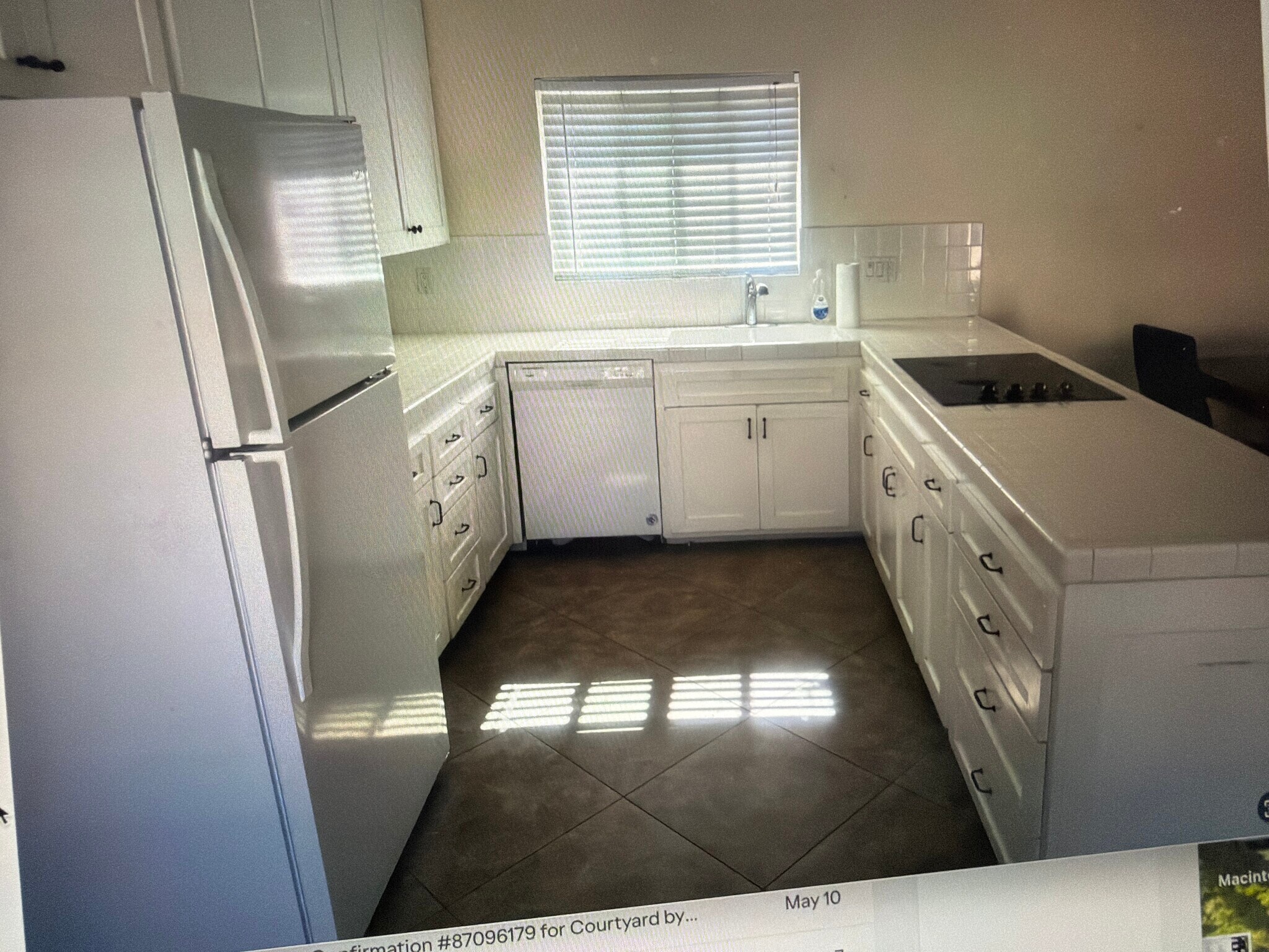 Building Photo - 1403 E Chalynn Ave