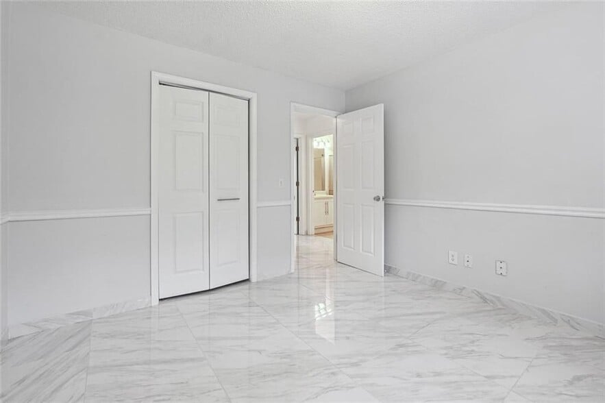 Building Photo - 3149 Lakeview Pkwy