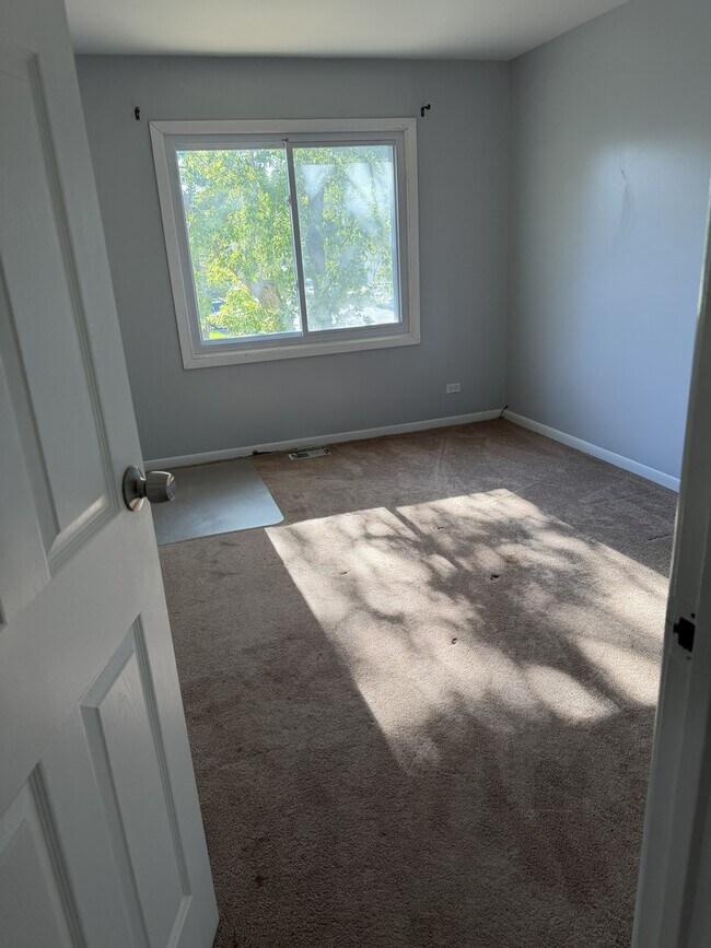 Building Photo - 2920 Roberts Dr