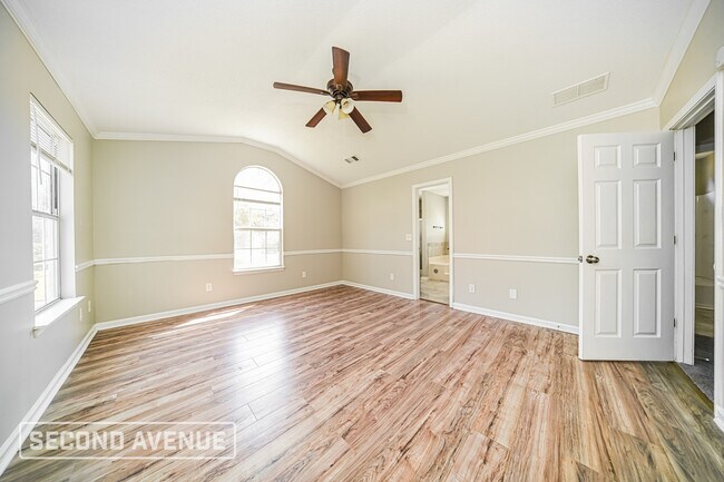 Building Photo - 320 Brookside Dr