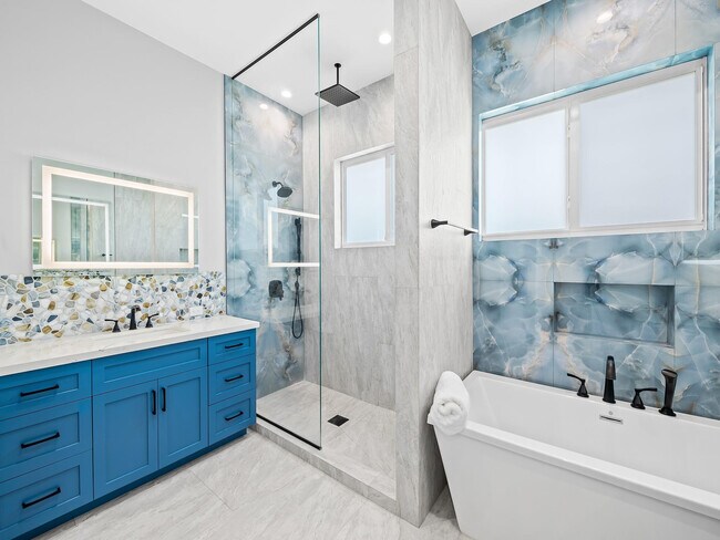 Building Photo - 2754 NE 31st Ct