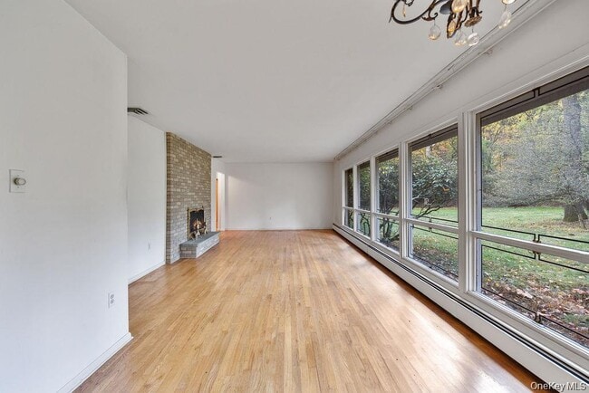 Building Photo - 5 Steinway Ct