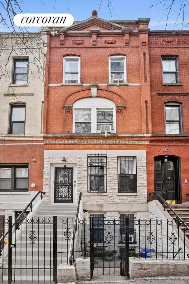 Building Photo - 504 W 168th St