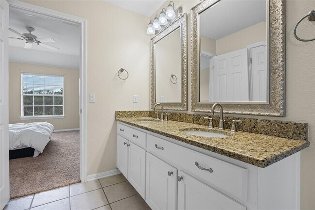 Building Photo - 10648 Bramblecrest Dr