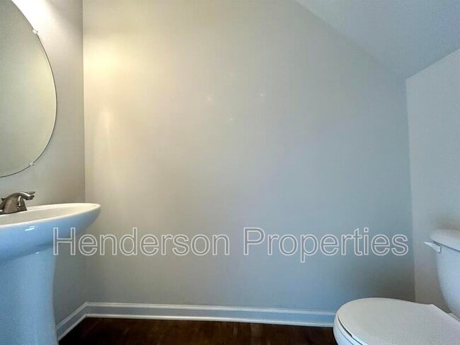 Building Photo - 303 Village Creek Way