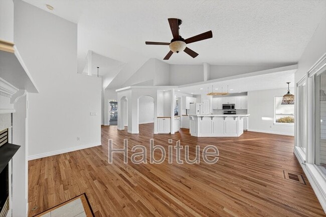 Building Photo - 393 E Trailside Dr