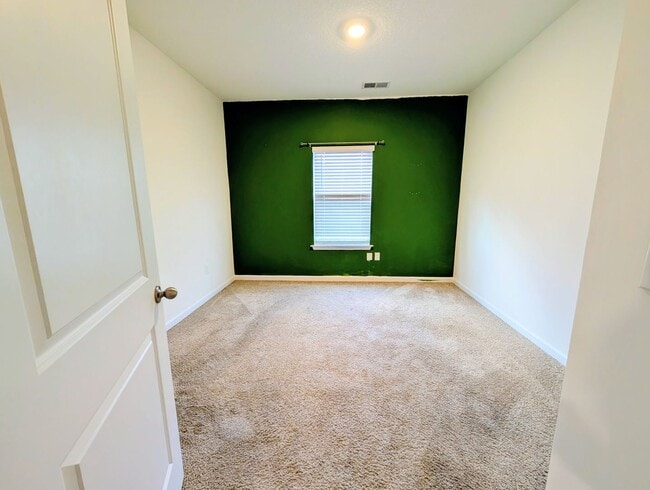 Building Photo - Great Home Available Now