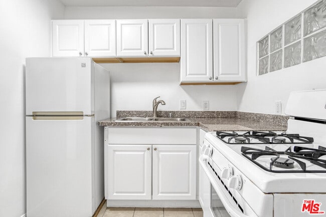 Building Photo - 10226 Regent St