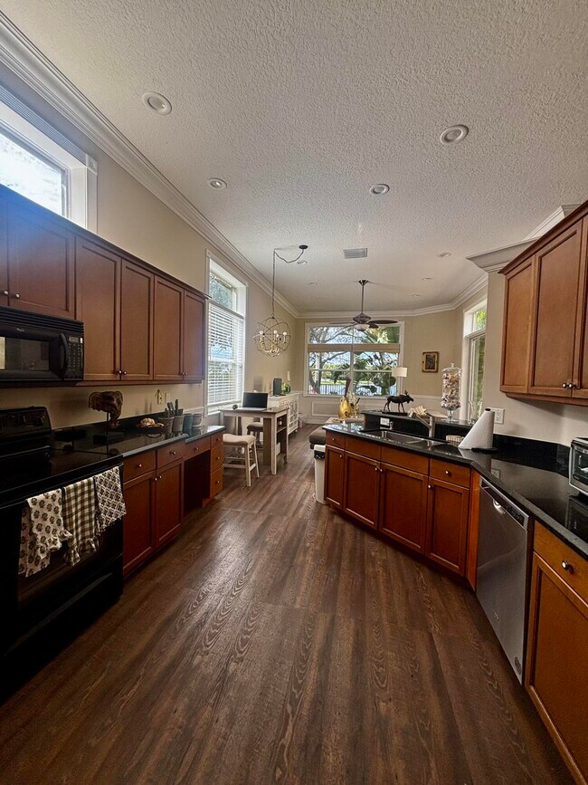 Building Photo - 2333 Waburton Terrace