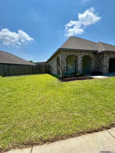 Building Photo - 7306 Kenilworth Crossing Ave