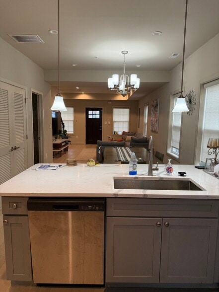 Building Photo - 1715 24th Pl SE