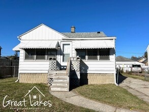 Building Photo - Charming 2 Bedroom 1 Bathroom now availabl...