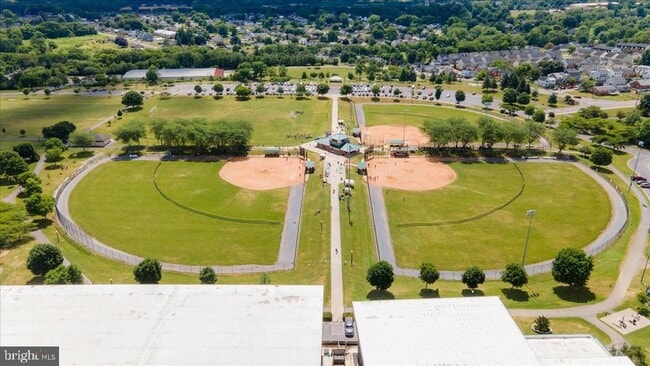 Building Photo - 250 N Mulberry St
