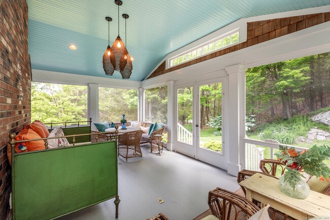 Building Photo - 1 W Woods Rd