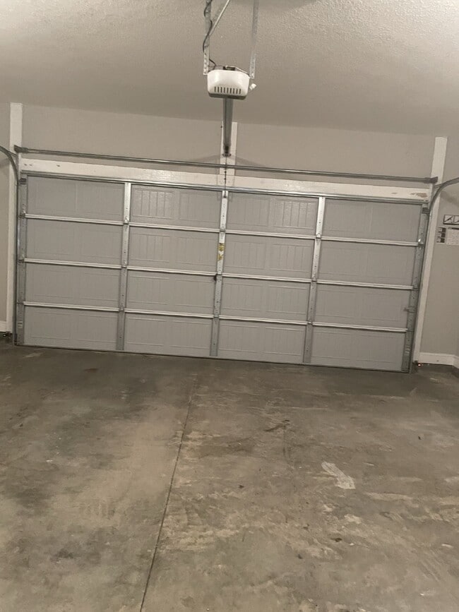 Building Photo - Home For Rent
