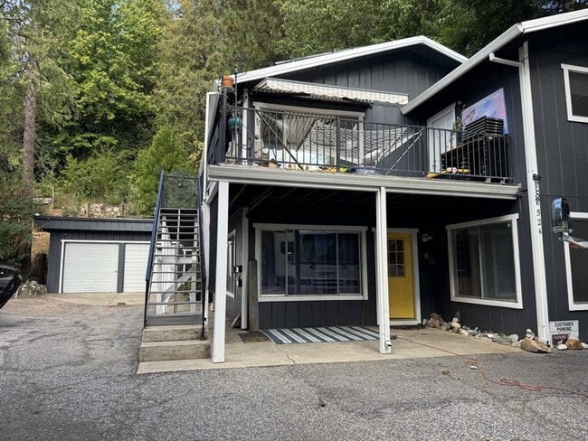 Building Photo - 526 Mill St