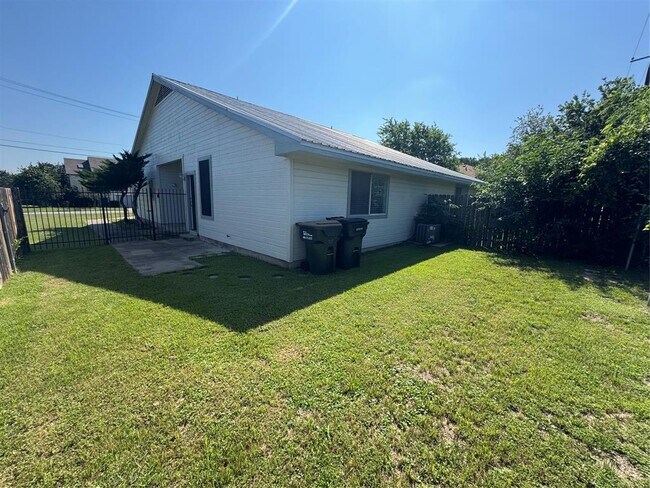 Building Photo - 2914 Whisper Oaks Ln