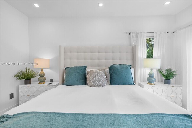 Building Photo - 1544 Michigan Ave