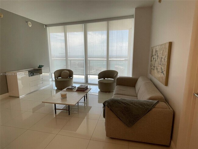 Building Photo - 475 Brickell Ave