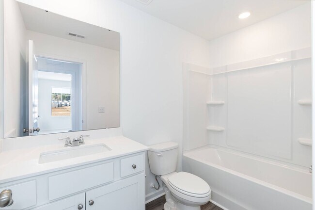 Building Photo - Brand New Townhome!